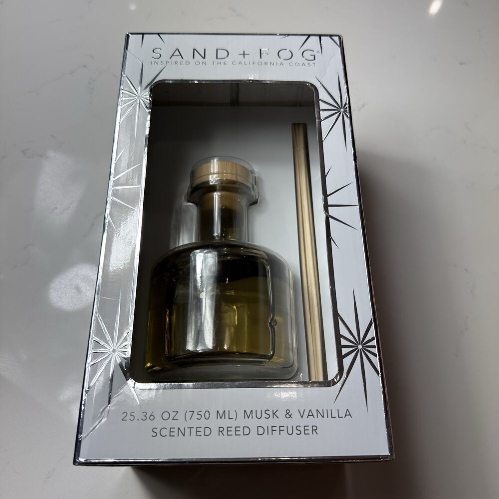 NEW in Box Sand + Fog Musk And Vanilla Scent Reed Diffuser Huge 25.36 Oz 750mL